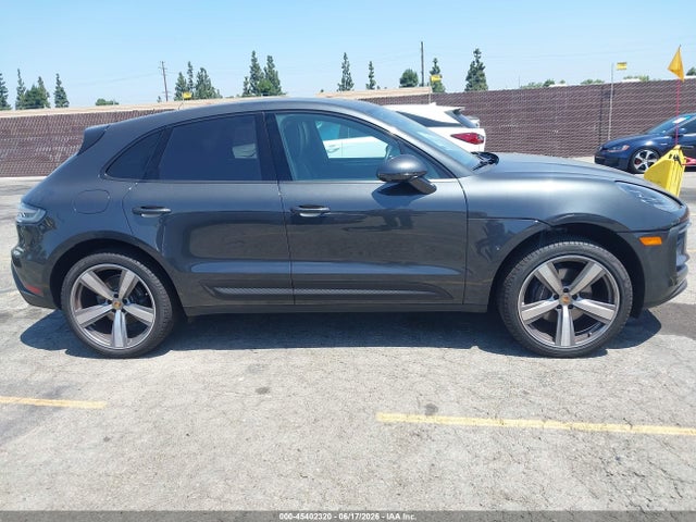 Porsche Macan T 2023 WP1AA2A56PLB01039 Image 13