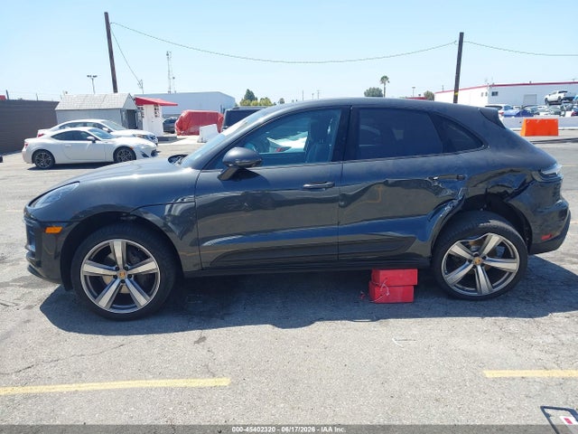 Porsche Macan T 2023 WP1AA2A56PLB01039 Image 14