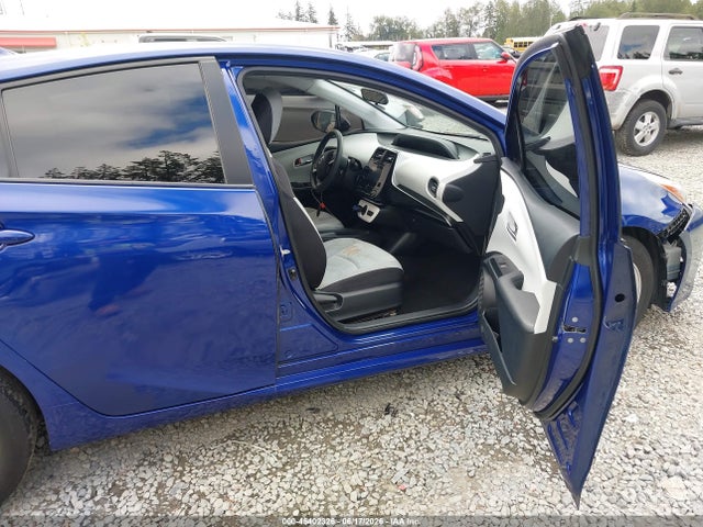 Toyota Prius Two 2016 JTDKBRFU6G3520634 Image 5
