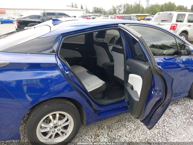 Toyota Prius Two 2016 JTDKBRFU6G3520634 Image 8