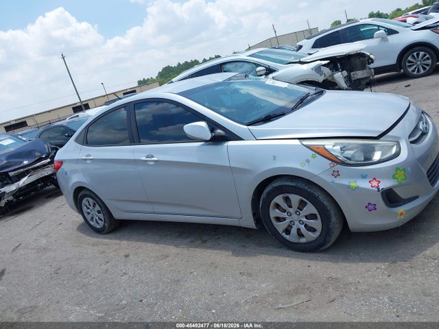 45402477 :رقم المزاد ، KMHCT4AE3FU795046 vin ، 2015 Hyundai Accent Gls مزاد بيع