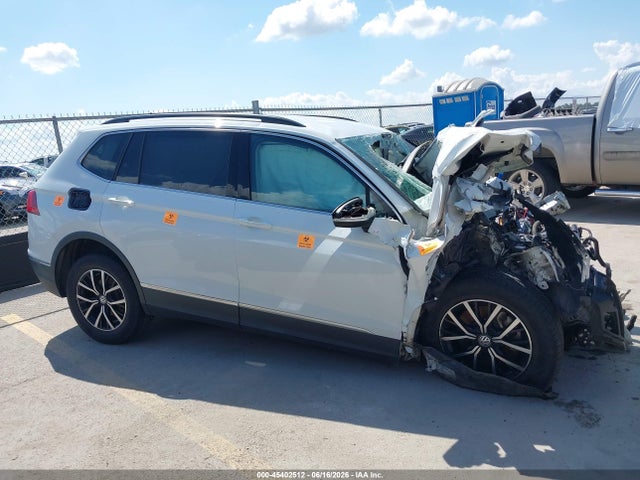 2021 Volkswagen Tiguan მანქანა იყიდება აუქციონზე, vin: 3VV3B7AX2MM045330, აუქციონის ნომერი: 45402512