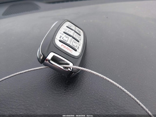 2020 Chrysler Voyager Lxi მანქანა იყიდება აუქციონზე, vin: 2C4RC1DGXLR257043, აუქციონის ნომერი: 45402558