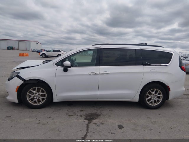 2020 Chrysler Voyager Lxi მანქანა იყიდება აუქციონზე, vin: 2C4RC1DGXLR257043, აუქციონის ნომერი: 45402558