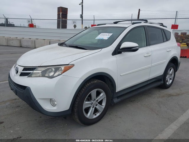 Toyota Rav4 Xle 2014 JTMWFREV8EJ020225 Image 2