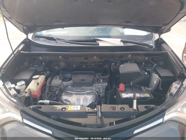 JTMZFREV0JJ154556 Toyota RAV4 LE