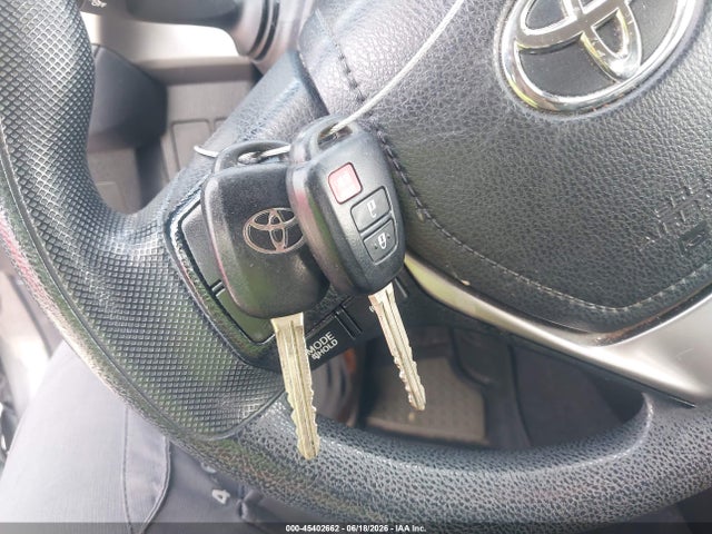 JTMZFREV0JJ154556 Toyota RAV4 LE