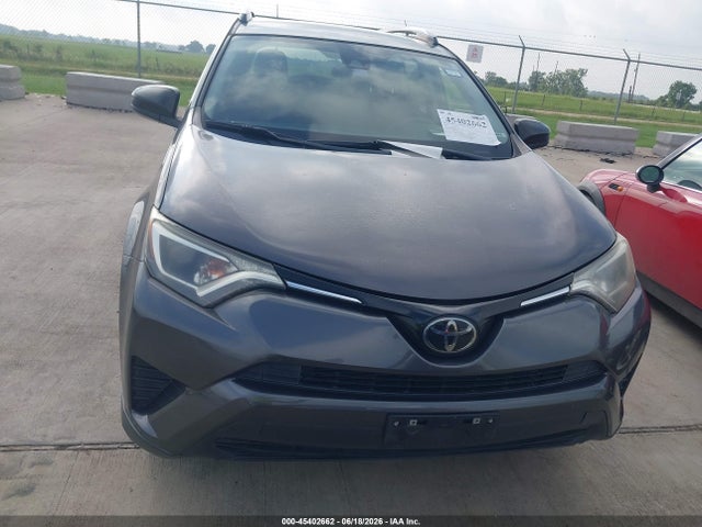 JTMZFREV0JJ154556 Toyota RAV4 LE