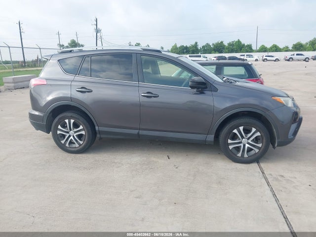 JTMZFREV0JJ154556 Toyota RAV4 LE