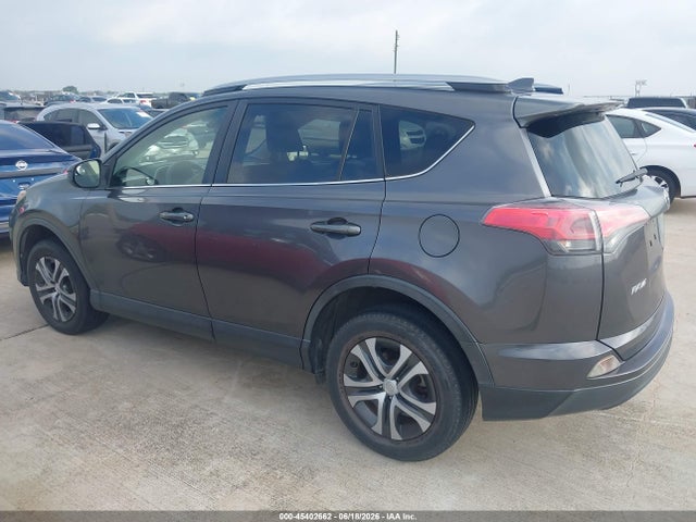 JTMZFREV0JJ154556 Toyota RAV4 LE