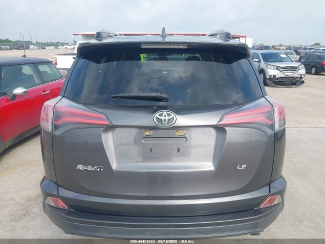 JTMZFREV0JJ154556 Toyota RAV4 LE