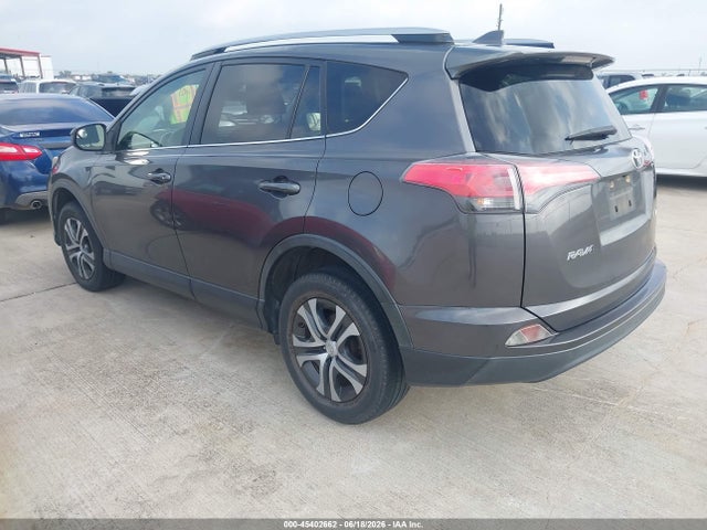 JTMZFREV0JJ154556 Toyota RAV4 LE