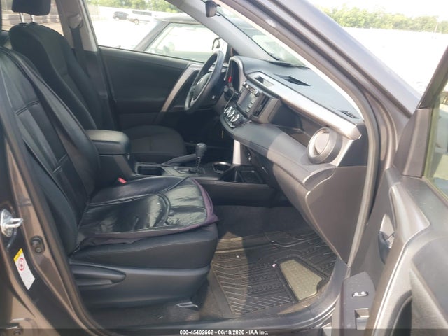 JTMZFREV0JJ154556 Toyota RAV4 LE