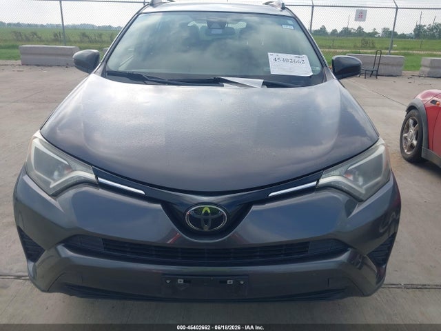 JTMZFREV0JJ154556 Toyota RAV4 LE