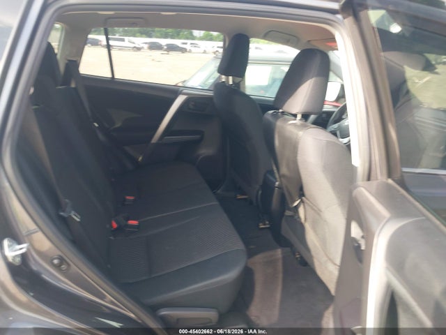 JTMZFREV0JJ154556 Toyota RAV4 LE