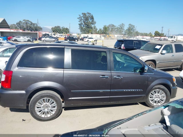 2C4RC1JG1FR726805 Chrysler Town &amp; Country Limited