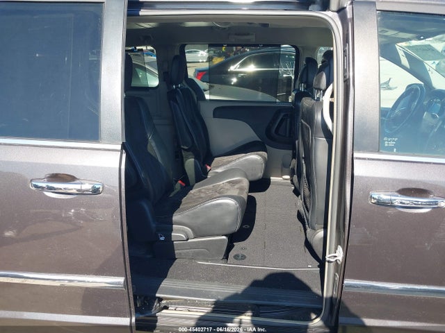 2C4RC1JG1FR726805 Chrysler Town &amp; Country Limited