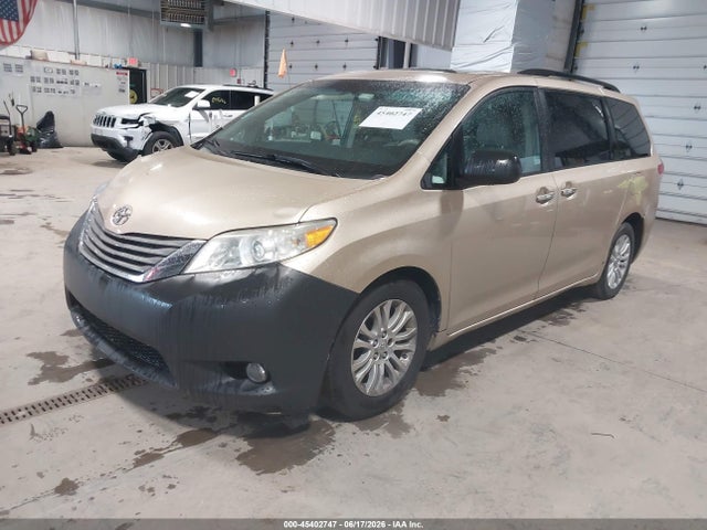 45402747 :رقم المزاد ، 5TDYK3DC2CS245385 vin ، 2012 Toyota Sienna Xle V6 8 Passenger مزاد بيع