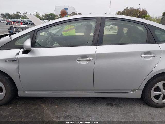 Toyota Prius Two 2015 JTDKN3DU9F0456578 Image 16