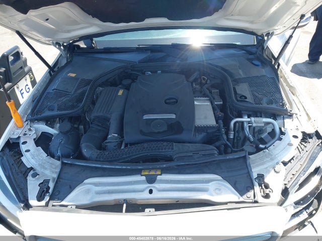 55SWF4JB6GU102140 Mercedes-Benz C 300 Luxury/sport