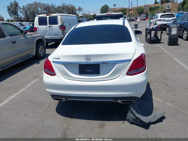 55SWF4JB6GU102140 Mercedes-Benz C 300 Luxury/sport