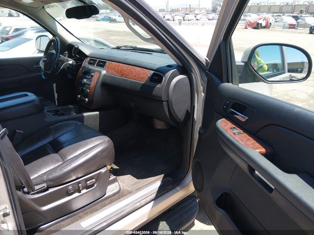 45403006 :رقم المزاد ، 1GNFC16J67J331569 vin ، 2007 Chevrolet Suburban 1500 Lt مزاد بيع