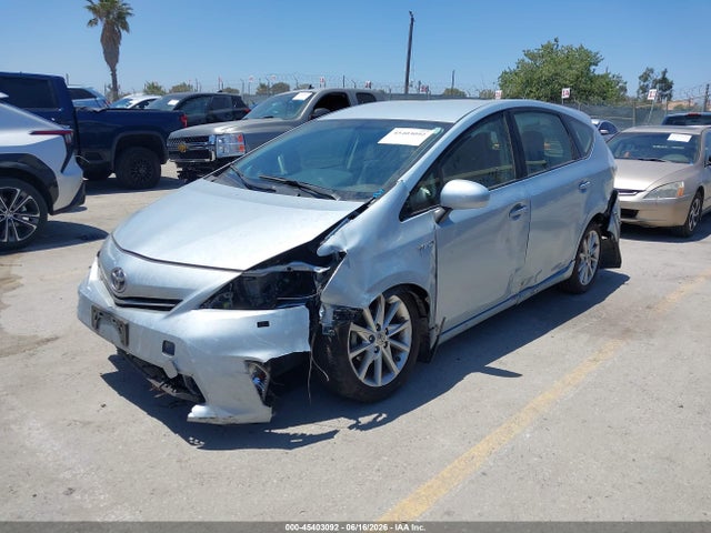 Toyota Prius V Five 2014 JTDZN3EUXE3358623 Image 2