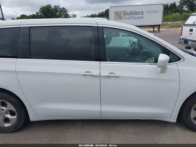 Chrysler Pacifica Hybrid Touring Plus 2017 2C4RC1H74HR745552 Image 13