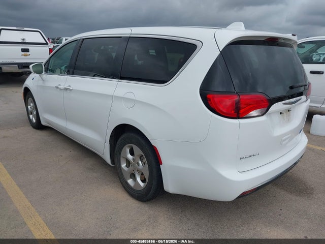 Chrysler Pacifica Hybrid Touring Plus 2017 2C4RC1H74HR745552 Image 3