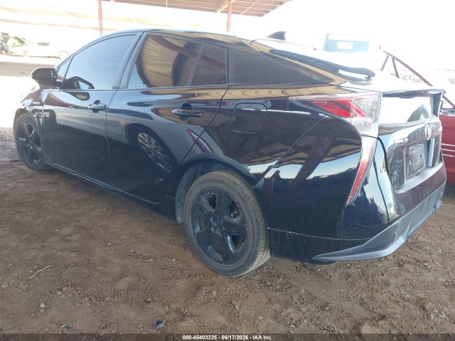 Toyota Prius Three Touring 2016 JTDKARFU2G3003155 Image 3