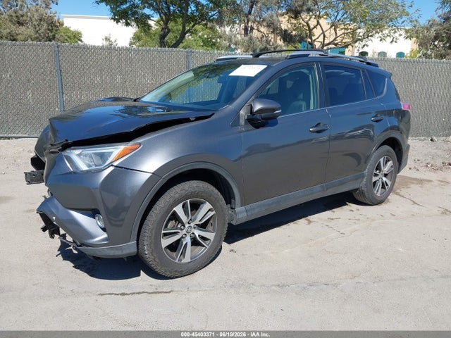 Toyota Rav4 Xle 2017 JTMWFREV6HD101890 Image 2