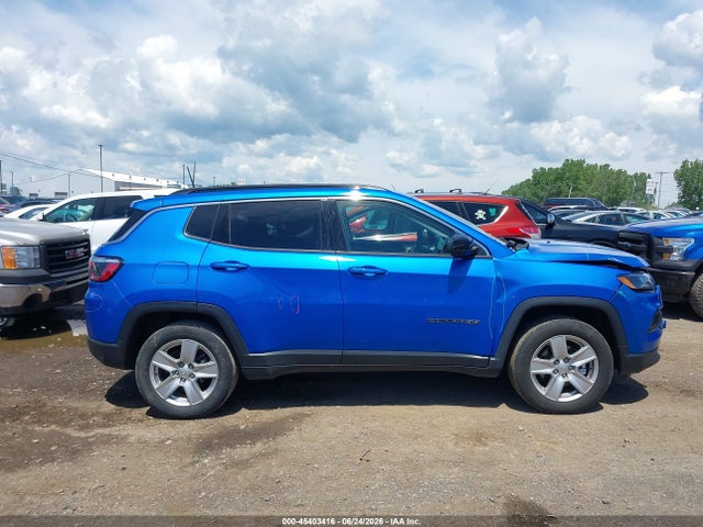 45403416 :رقم المزاد ، 3C4NJDBB4NT180859 vin ، 2022 Jeep Compass Latitude 4x4 مزاد بيع