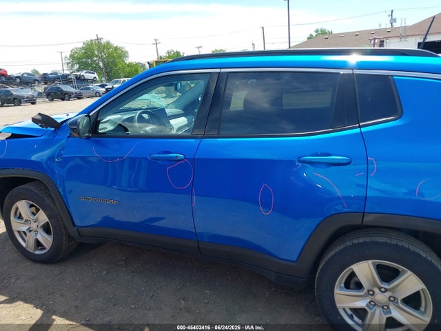 45403416 :رقم المزاد ، 3C4NJDBB4NT180859 vin ، 2022 Jeep Compass Latitude 4x4 مزاد بيع
