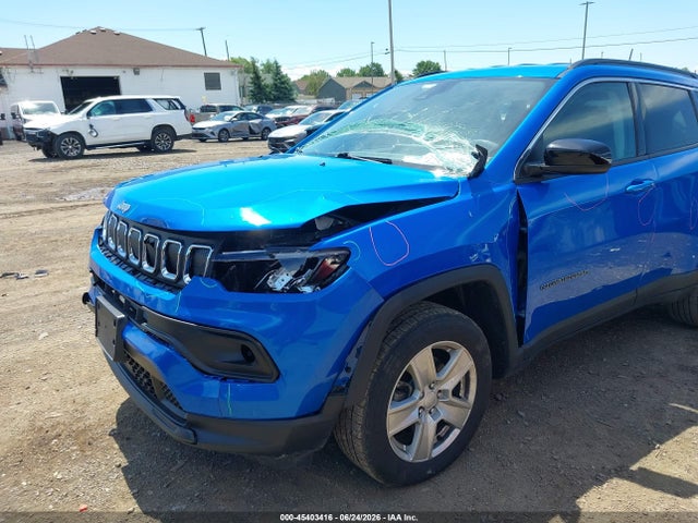 45403416 :رقم المزاد ، 3C4NJDBB4NT180859 vin ، 2022 Jeep Compass Latitude 4x4 مزاد بيع