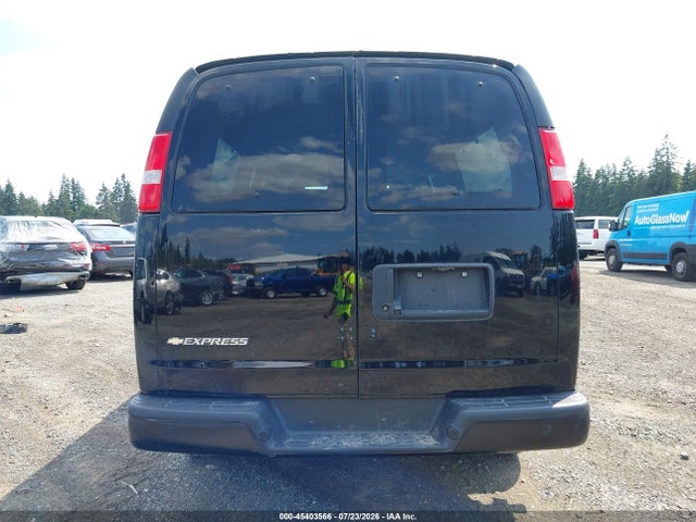 1GAZGNFP7L1266126 Chevrolet Express Passenger Rwd 3500 Extended Wheelbase Ls