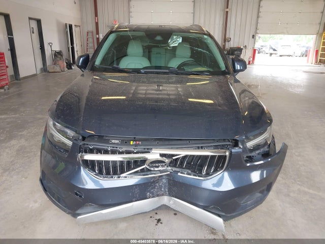 2022 Volvo Xc40 T5 Inscription მანქანა იყიდება აუქციონზე, vin: YV4162UL0N2739915, აუქციონის ნომერი: 45403578