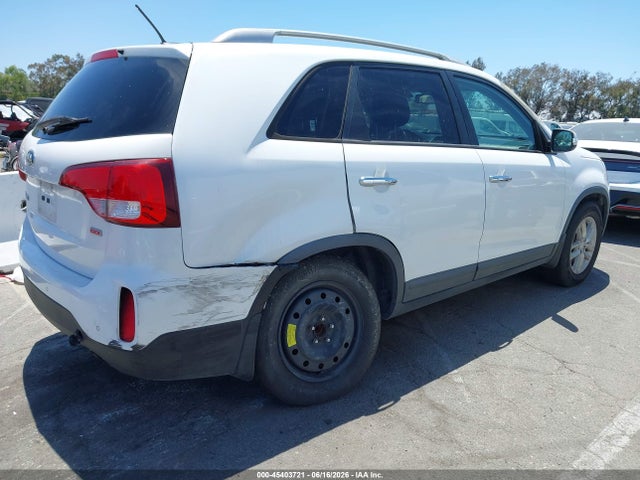 KIA Sorento Lx V6 2015 5XYKT4A74FG555832 Image 4