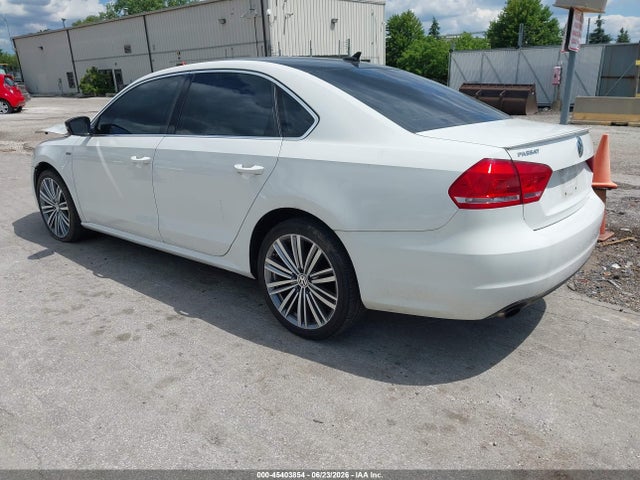 1VWBT7A39FC026229 Volkswagen Passat 1.8t Sport