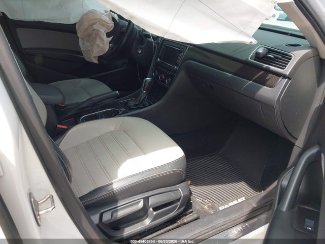 1VWBT7A39FC026229 Volkswagen Passat 1.8t Sport