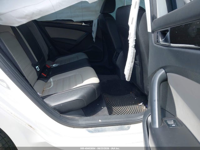 1VWBT7A39FC026229 Volkswagen Passat 1.8t Sport