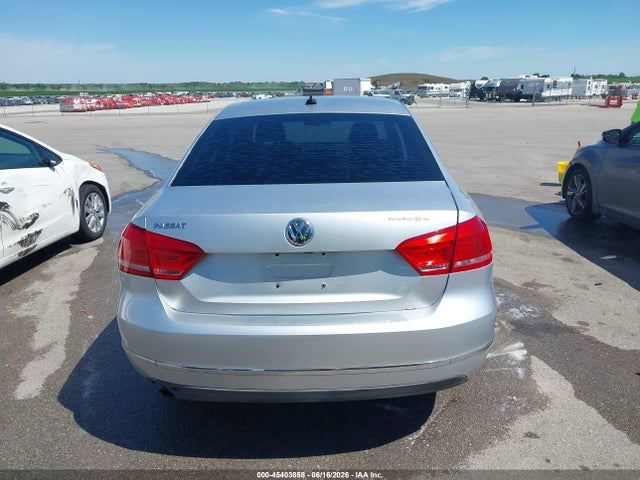 2014 Volkswagen Passat 1.8t Sel Premium მანქანა იყიდება აუქციონზე, vin: 1VWCS7A34EC077448, აუქციონის ნომერი: 45403858