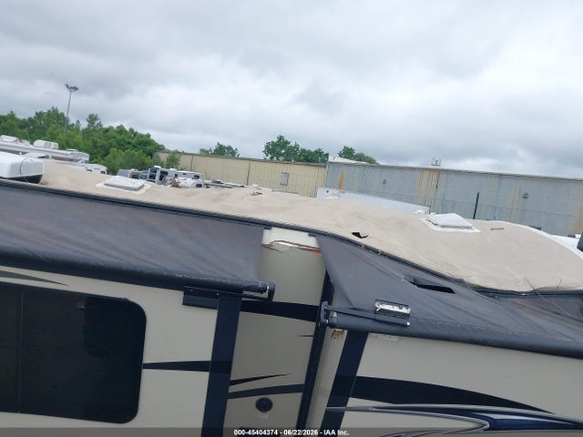 45404374 :رقم المزاد ، 4YDT34B2XFD423225 vin ، 2015 Keystone Rv Other مزاد بيع
