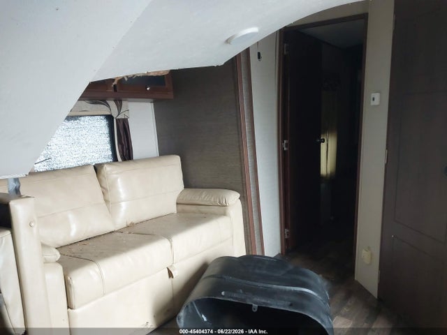 45404374 :رقم المزاد ، 4YDT34B2XFD423225 vin ، 2015 Keystone Rv Other مزاد بيع