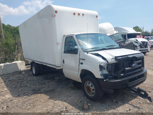 45404728 :رقم المزاد ، 1FDXE4FS7JDC32634 vin ، 2018 Ford E-450 Cutaway مزاد بيع