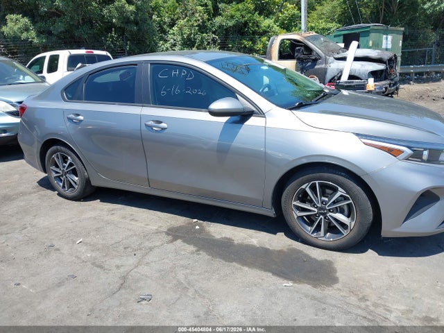 45404804 :رقم المزاد ، 3KPF24AD6NE494778 vin ، 2022 Kia Forte Lxs مزاد بيع