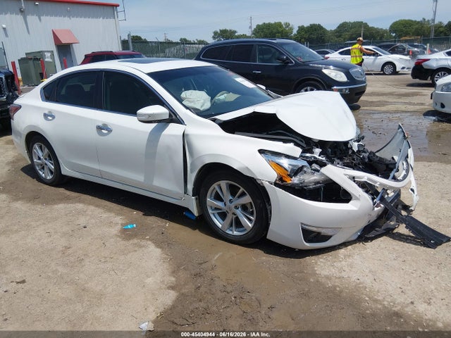 2015 1N4AL3AP3FC198210 main image