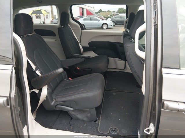2C4RC1DGXJR253748 Chrysler Pacifica Touring