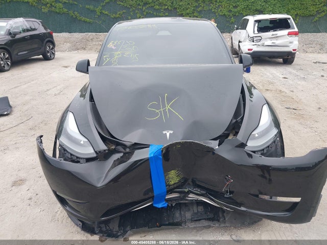 2024 Tesla Model Y Performance Dual Motor All-wheel Drive მანქანა იყიდება აუქციონზე, vin: 7SAYGDEF8RF043182, აუქციონის ნომერი: 45405288