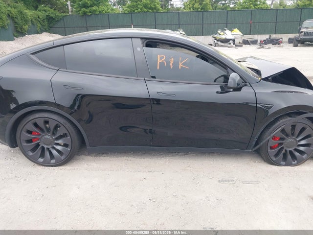 2024 Tesla Model Y Performance Dual Motor All-wheel Drive მანქანა იყიდება აუქციონზე, vin: 7SAYGDEF8RF043182, აუქციონის ნომერი: 45405288