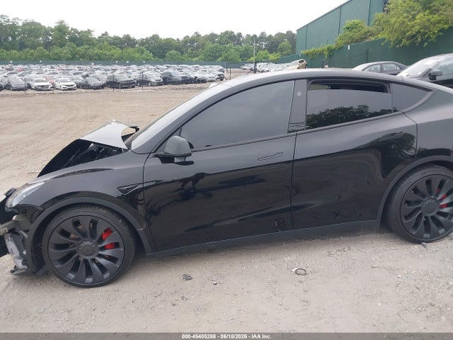 2024 Tesla Model Y Performance Dual Motor All-wheel Drive მანქანა იყიდება აუქციონზე, vin: 7SAYGDEF8RF043182, აუქციონის ნომერი: 45405288